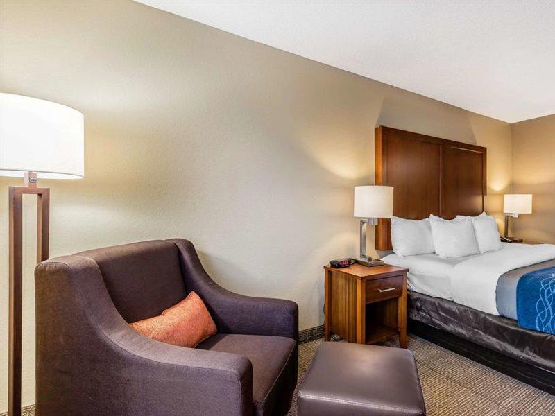 Comfort & Airport-american Way Hotel 2*