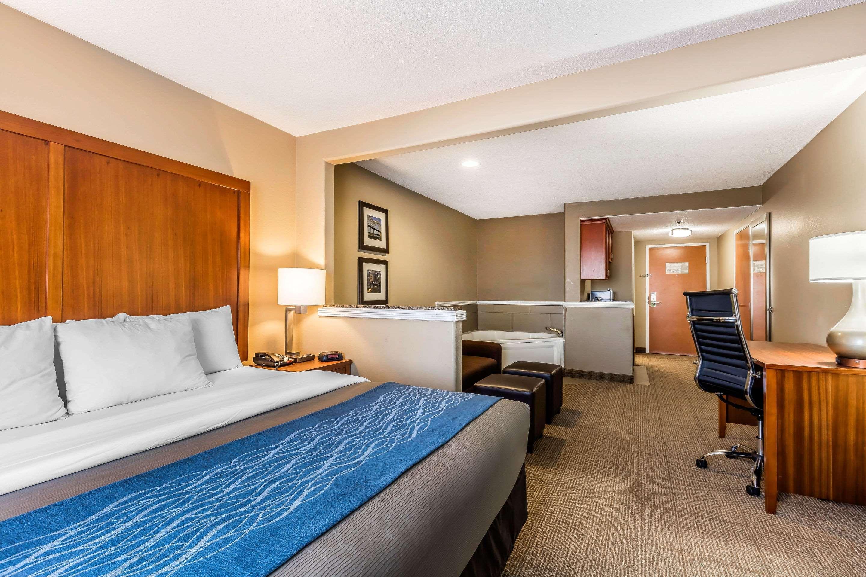 Hotel Comfort & Airport-american Way 2*
