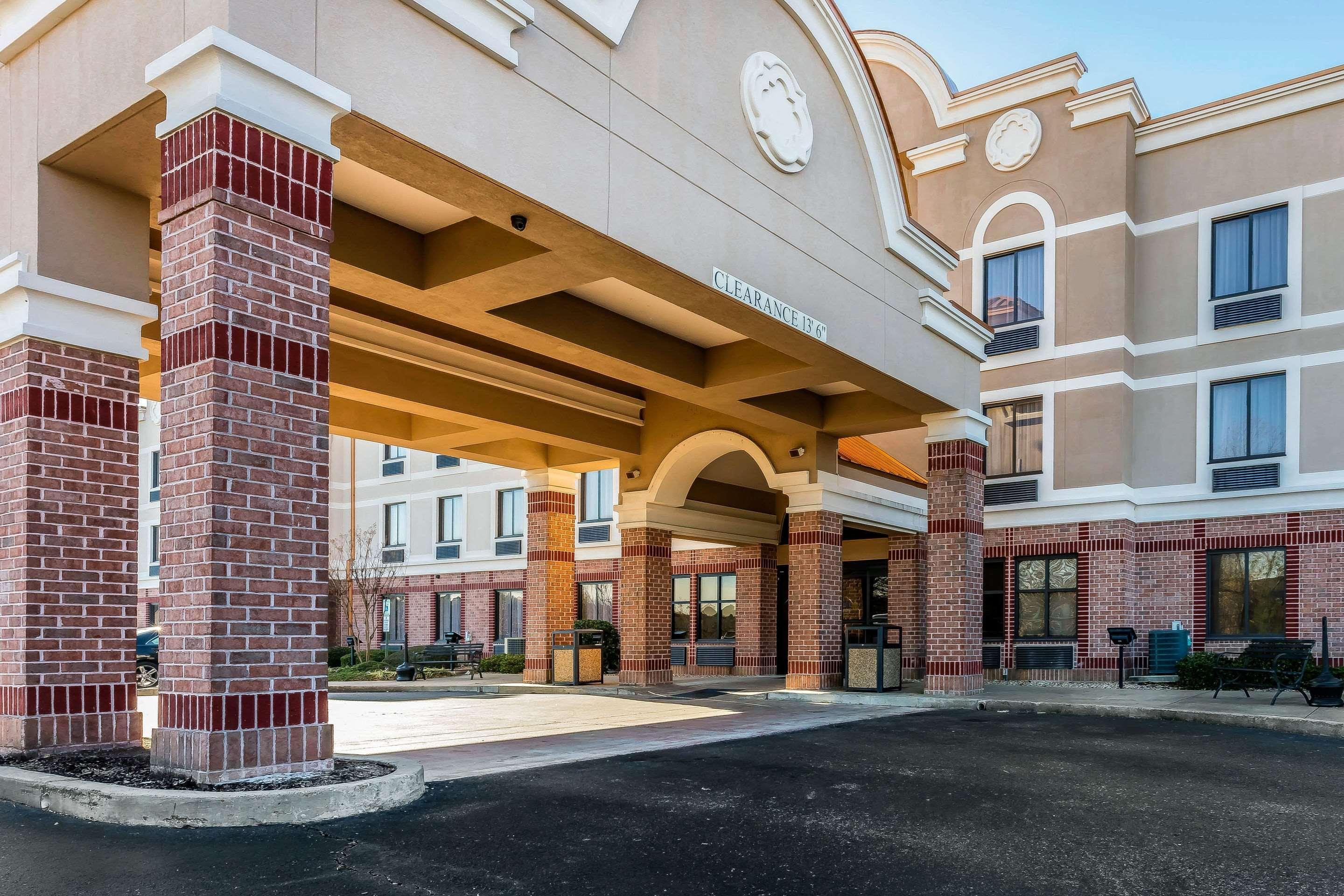 Hotel Comfort & Airport-american Way 2*
