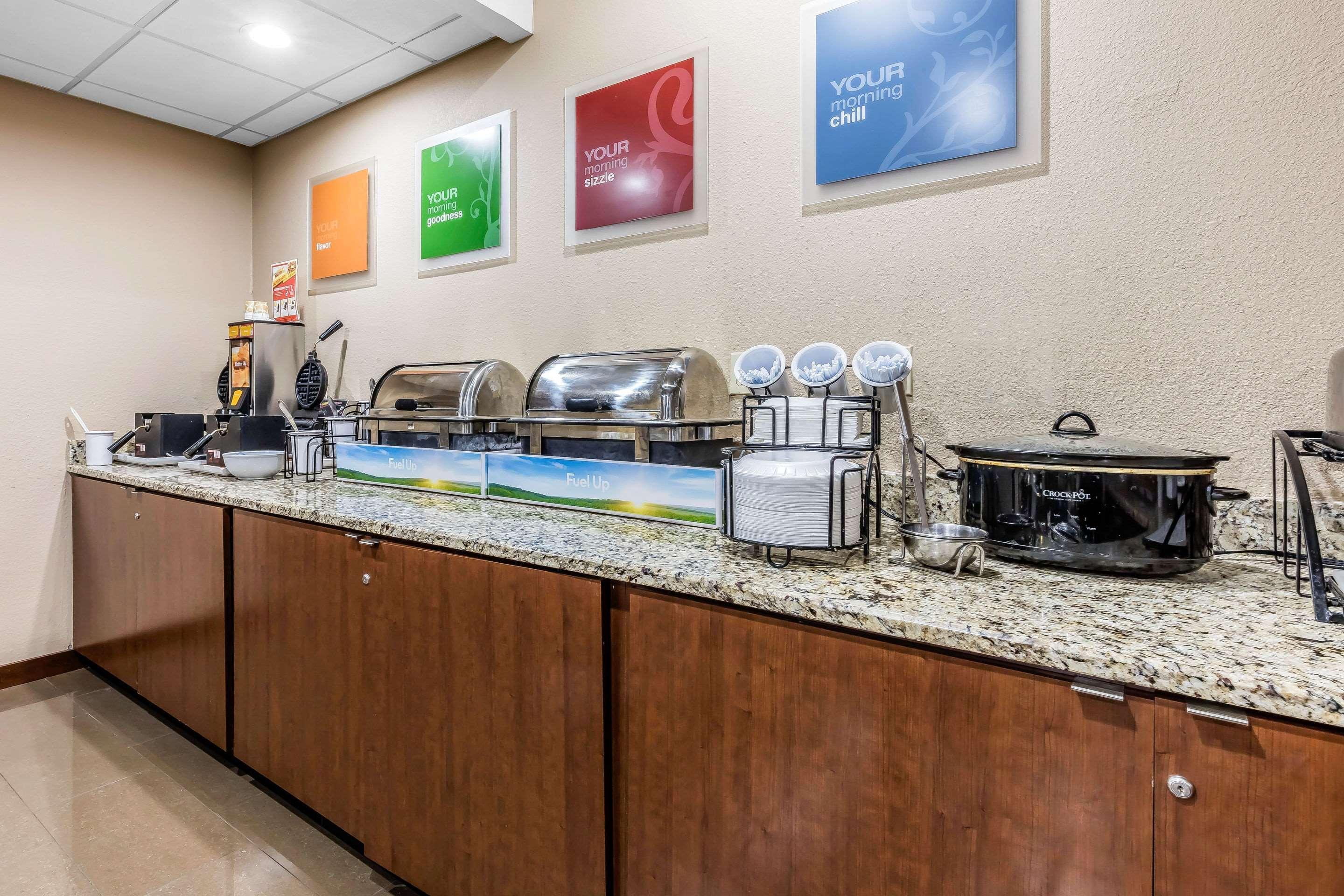 Comfort & Airport-american Way Hotel