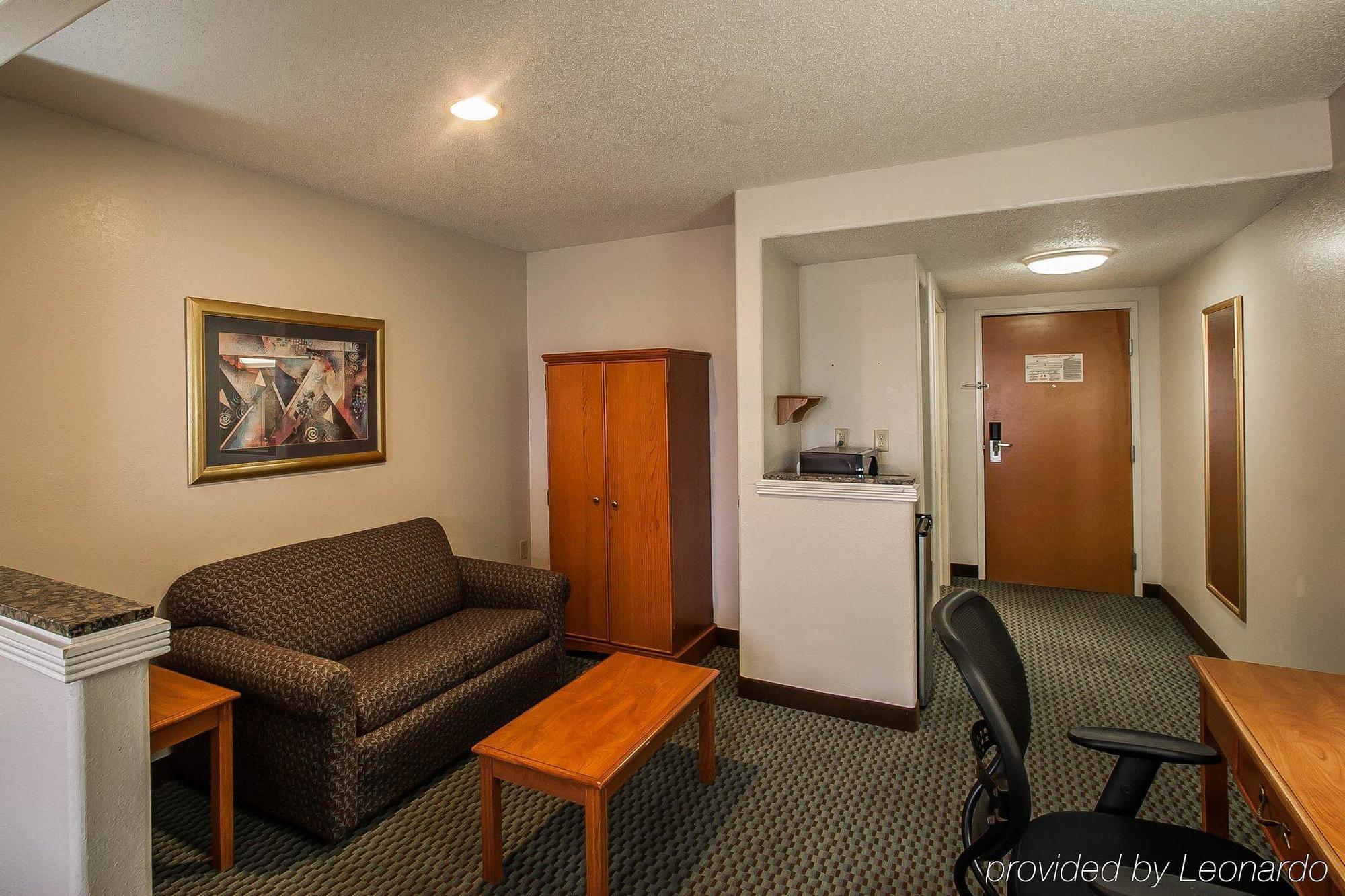 Comfort & Airport-american Way Hotel 2*