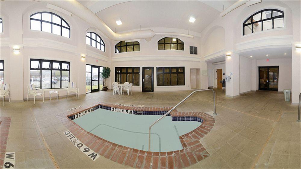 Hotel Comfort & Airport-american Way 2*